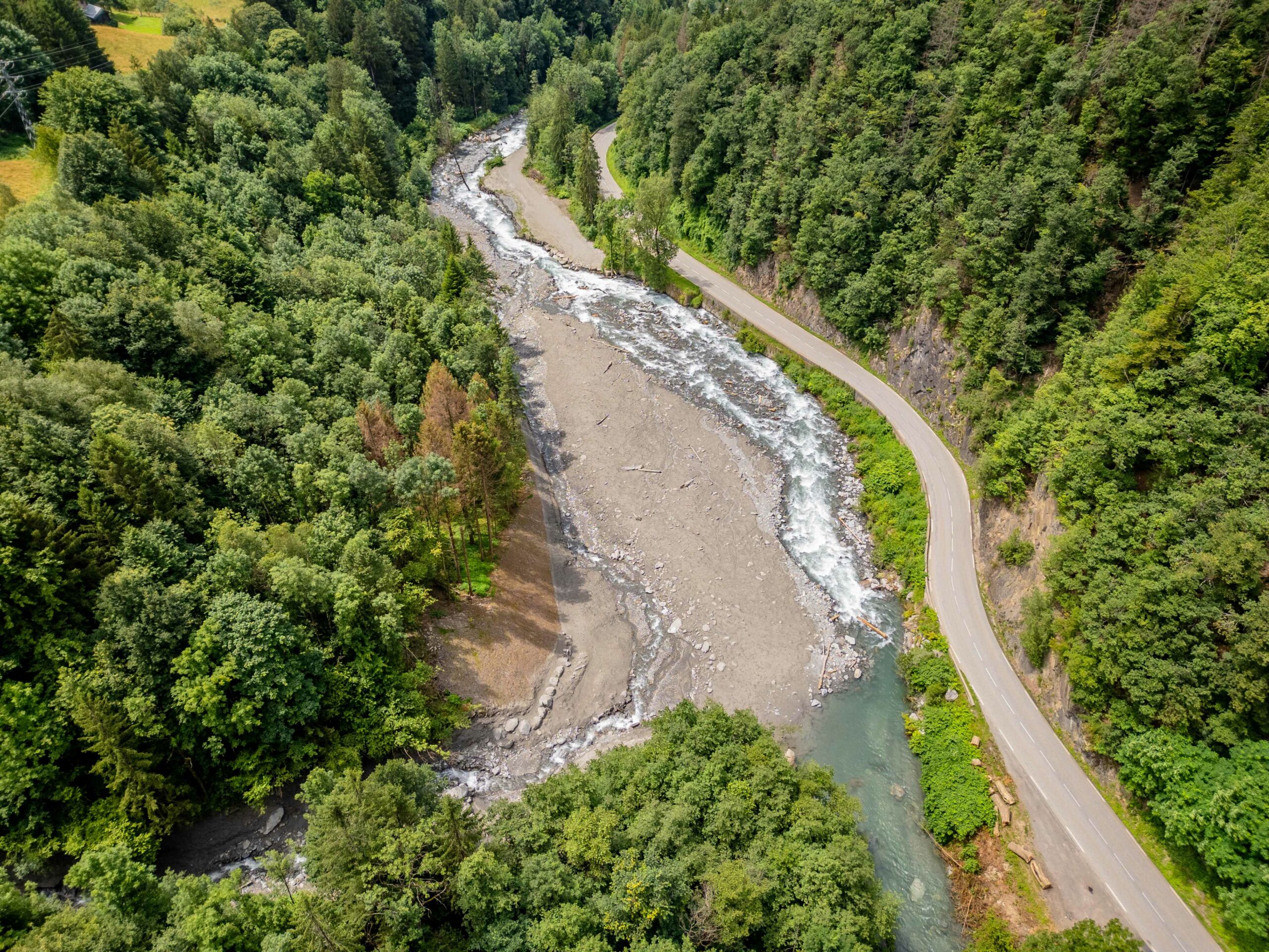 Travaux de restauration du lit et des berges de l’Arly à Prariand – Megève